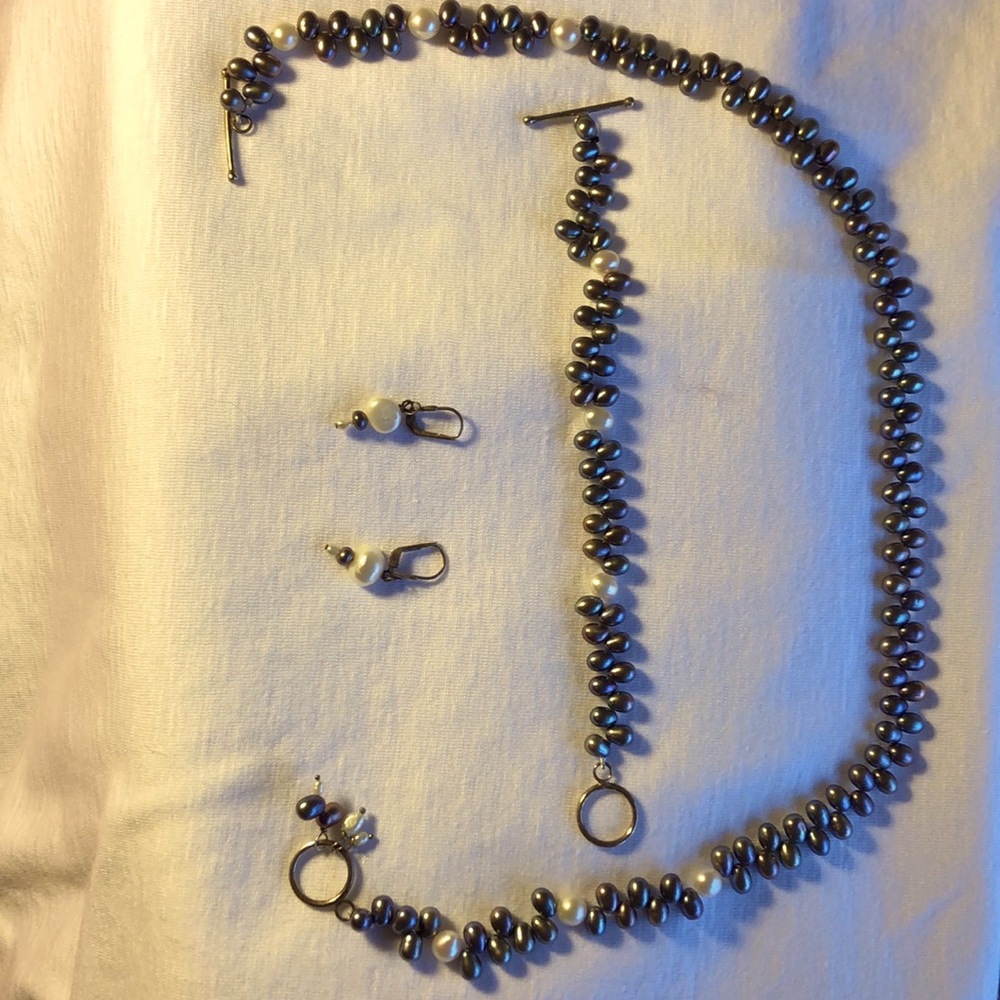 Gray freshwater pearl necklace, bracelet, earrings